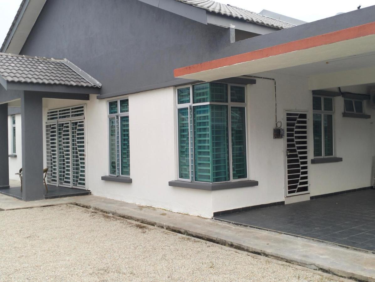 D'Sara Homestay Fully Furnished 3 Bedrooms All Aircond 2 Miles Centre Chukai ภายนอก รูปภาพ