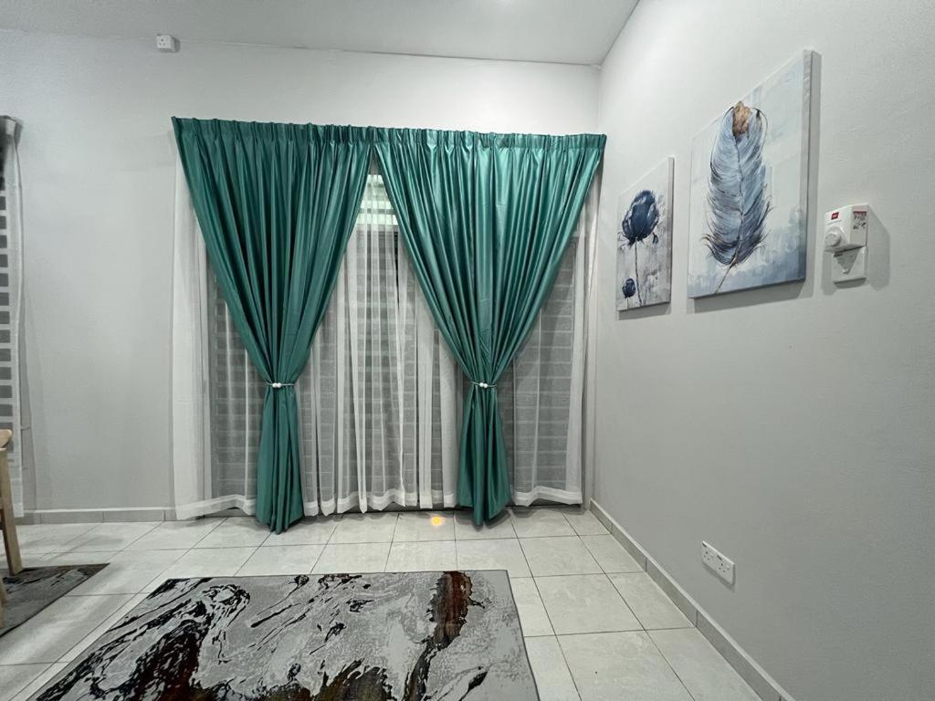 D'Sara Homestay Fully Furnished 3 Bedrooms All Aircond 2 Miles Centre Chukai ภายนอก รูปภาพ