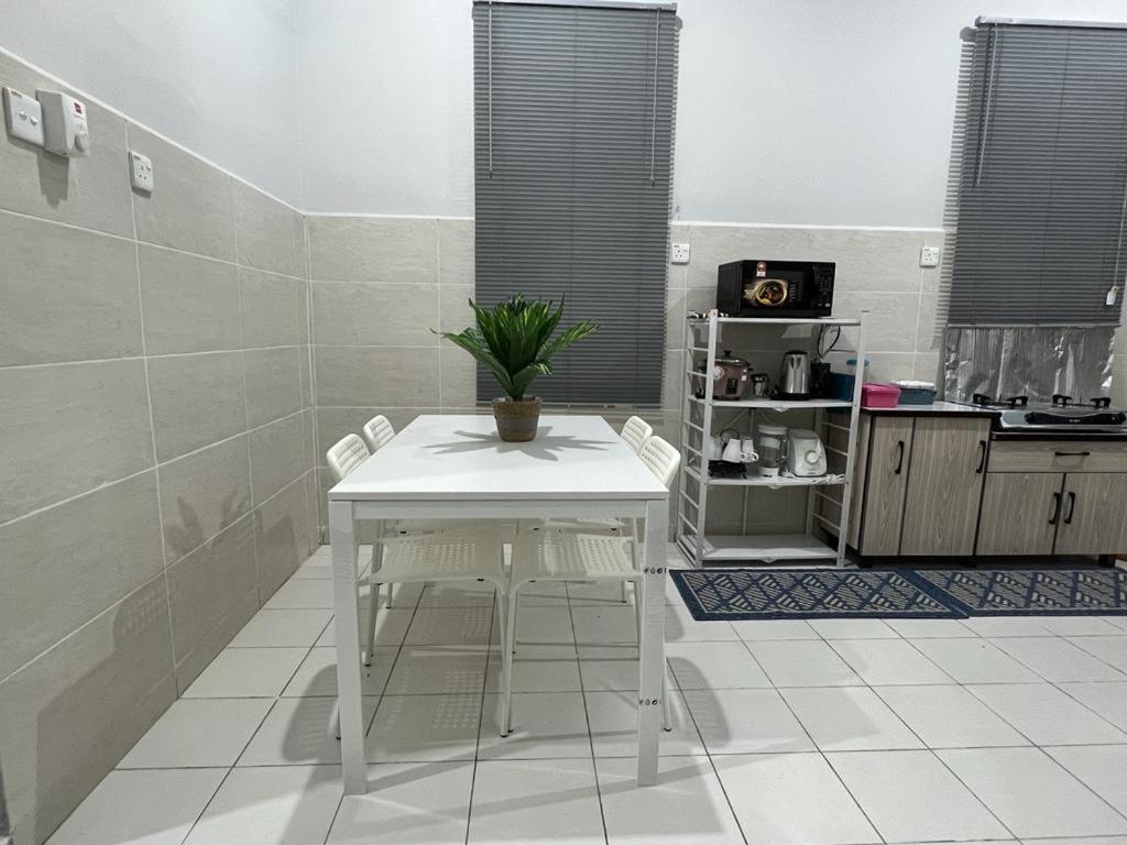 D'Sara Homestay Fully Furnished 3 Bedrooms All Aircond 2 Miles Centre Chukai ภายนอก รูปภาพ