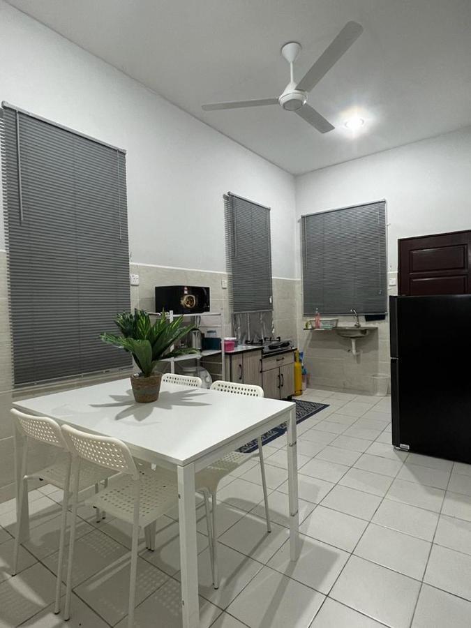 D'Sara Homestay Fully Furnished 3 Bedrooms All Aircond 2 Miles Centre Chukai ภายนอก รูปภาพ