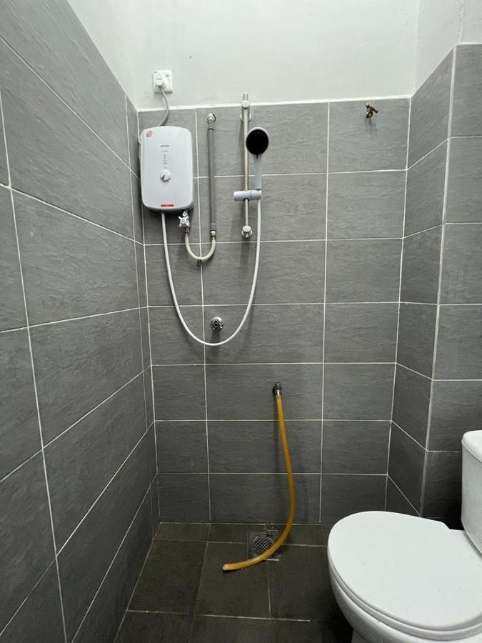 D'Sara Homestay Fully Furnished 3 Bedrooms All Aircond 2 Miles Centre Chukai ภายนอก รูปภาพ