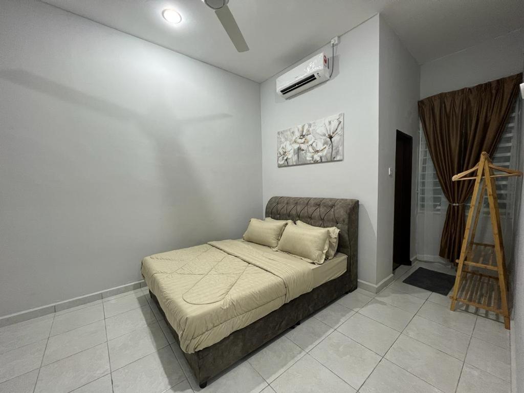D'Sara Homestay Fully Furnished 3 Bedrooms All Aircond 2 Miles Centre Chukai ภายนอก รูปภาพ