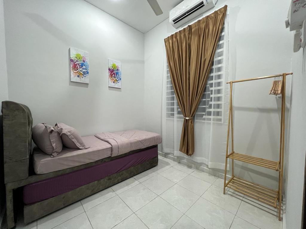D'Sara Homestay Fully Furnished 3 Bedrooms All Aircond 2 Miles Centre Chukai ภายนอก รูปภาพ