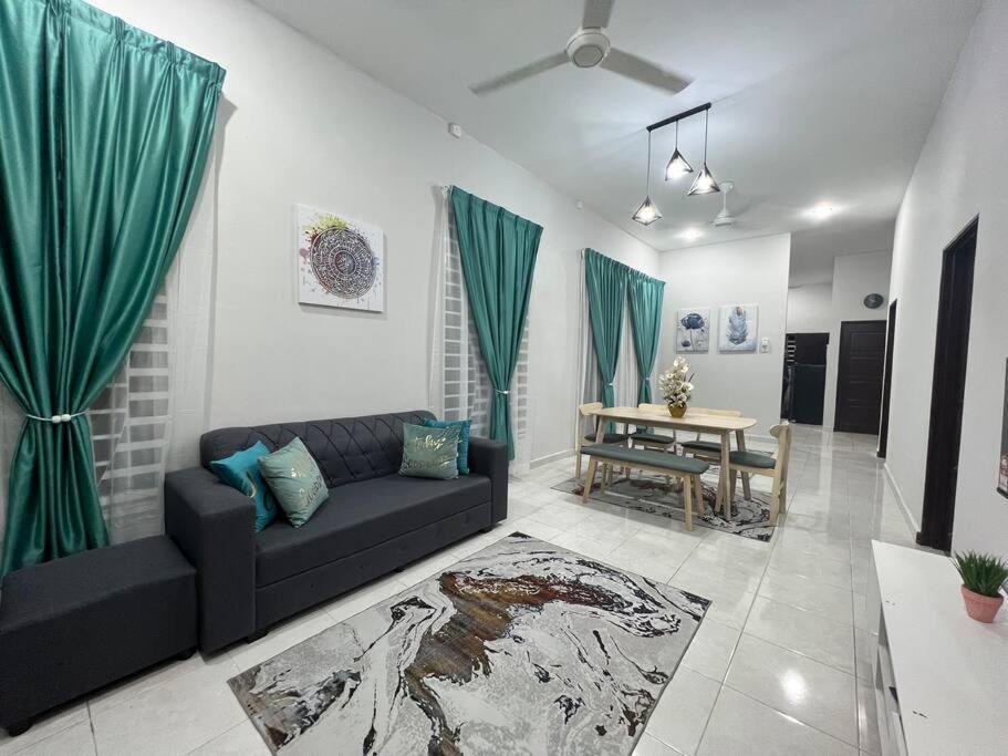 D'Sara Homestay Fully Furnished 3 Bedrooms All Aircond 2 Miles Centre Chukai ภายนอก รูปภาพ