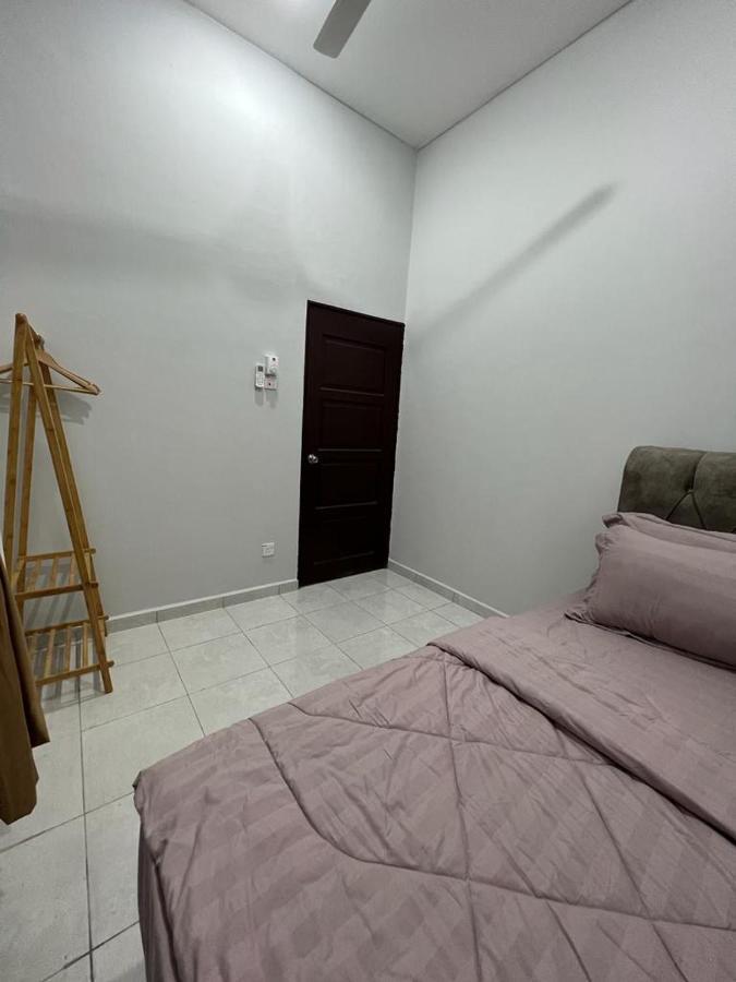 D'Sara Homestay Fully Furnished 3 Bedrooms All Aircond 2 Miles Centre Chukai ภายนอก รูปภาพ