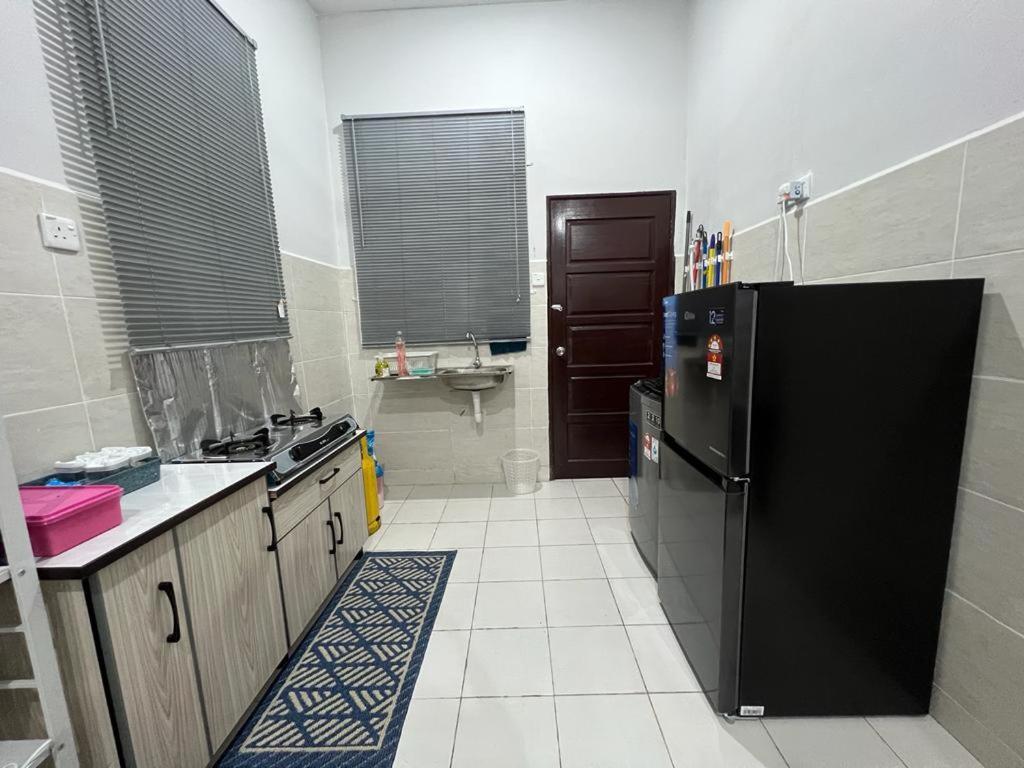 D'Sara Homestay Fully Furnished 3 Bedrooms All Aircond 2 Miles Centre Chukai ภายนอก รูปภาพ