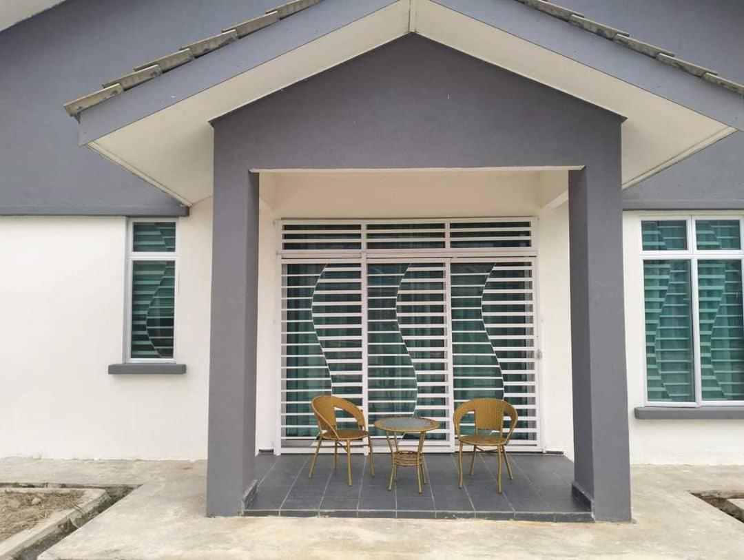 D'Sara Homestay Fully Furnished 3 Bedrooms All Aircond 2 Miles Centre Chukai ภายนอก รูปภาพ